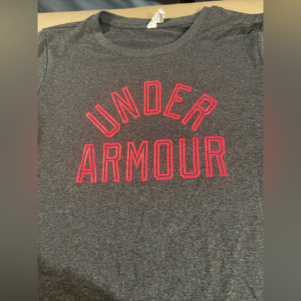Grey Women’s Under Armour T Shirt Small